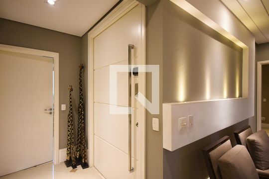 Hall de entrada de apartamento à venda com 3 quartos, 212m² em Vila Suzana, São Paulo