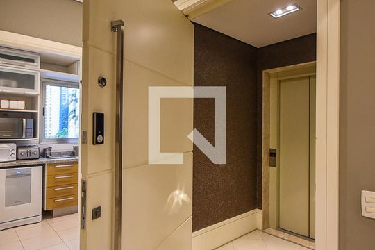 Hall privativo de apartamento à venda com 3 quartos, 212m² em Vila Suzana, São Paulo