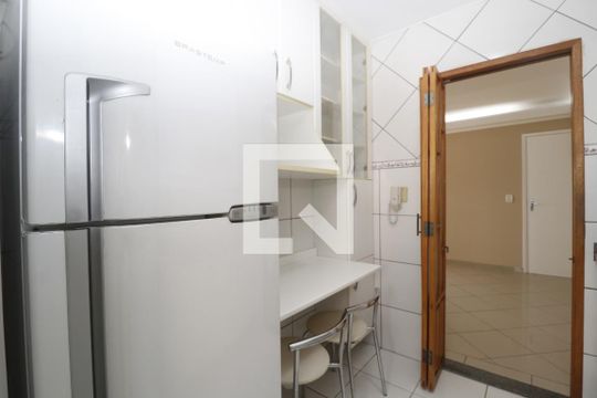 Cozinha de apartamento para alugar com 2 quartos, 55m² em Parque Peruche, São Paulo