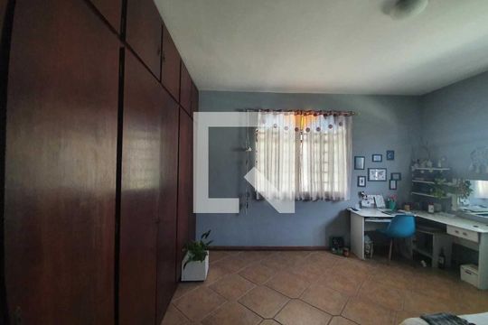 Casa à venda com 4 quartos, 222m² em Ipiranga, Belo Horizonte