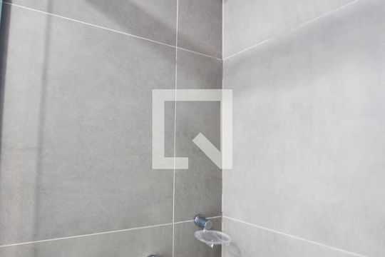 Banheiro de apartamento à venda com 2 quartos, 69m² em Glória, Porto Alegre