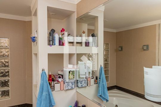 Banheiro da Suíte  de casa de condomínio à venda com 3 quartos, 200m² em Chácara Primavera, Campinas