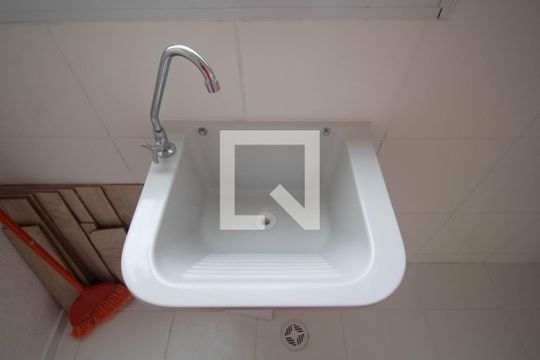 Área de Serviço de apartamento para alugar com 2 quartos, 42m² em Brás de Pina, Rio de Janeiro