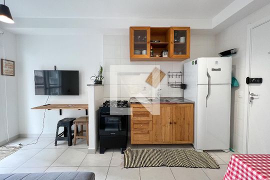 Cozinha de apartamento para alugar com 1 quarto, 30m² em Água Branca, São Paulo
