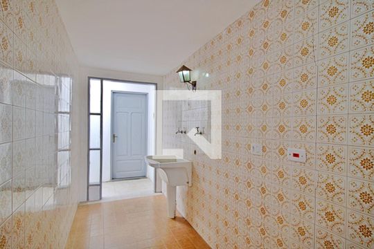 Área de Serviço de casa para alugar com 2 quartos, 250m² em Jardim Maria Rosa, Taboão da Serra