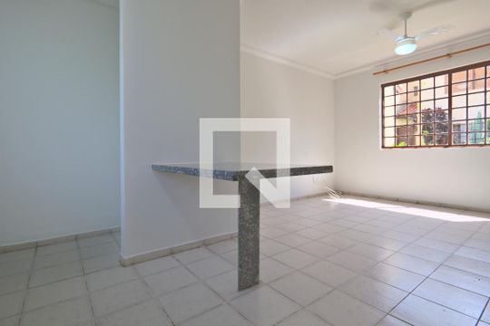Cozinha de casa de condomínio para alugar com 2 quartos, 59m² em Residencial Burato, Campinas