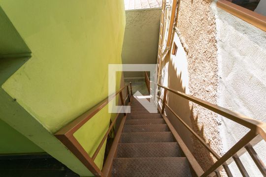 Escada de casa para alugar com 3 quartos, 125m² em Carlos Prates, Belo Horizonte