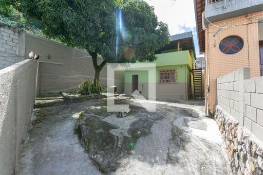 Entrada de casa para alugar com 3 quartos, 125m² em Carlos Prates, Belo Horizonte