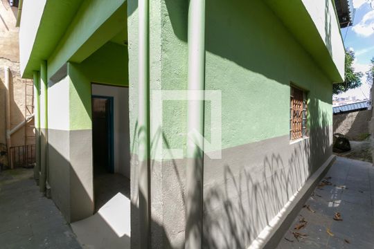 Área externa de casa para alugar com 3 quartos, 125m² em Carlos Prates, Belo Horizonte
