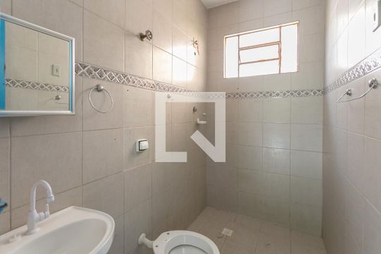 Banheiro de casa para alugar com 3 quartos, 125m² em Carlos Prates, Belo Horizonte