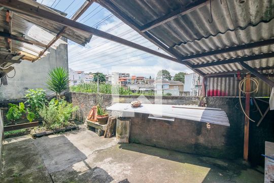 Quintal de casa à venda com 3 quartos, 231m² em Vila Scarpelli, Santo André