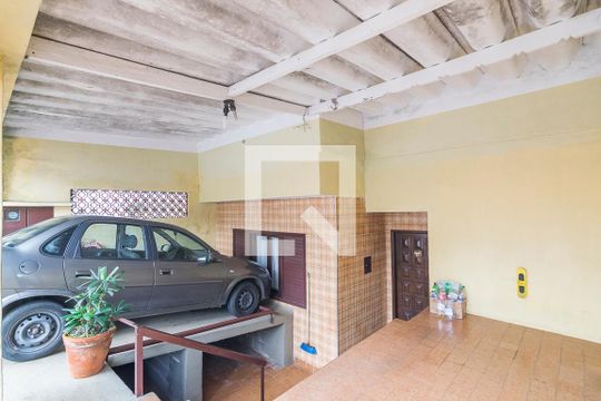 Garagem de casa à venda com 3 quartos, 231m² em Vila Scarpelli, Santo André