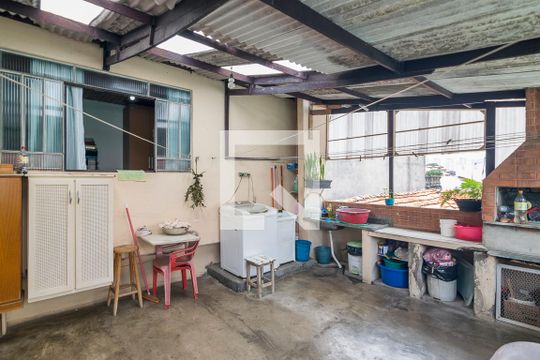 Quintal com Churrasqueira de casa à venda com 3 quartos, 231m² em Vila Scarpelli, Santo André