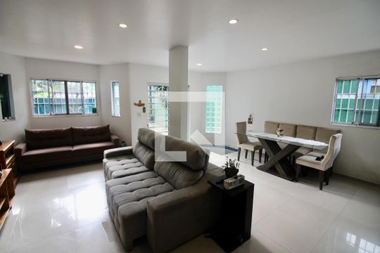 Sala de casa para alugar com 4 quartos, 340m² em Vargem Grande, Rio de Janeiro