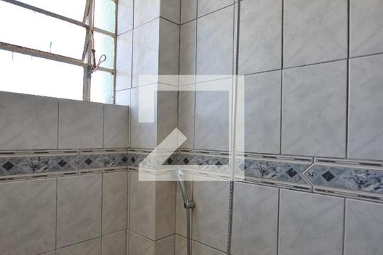 Banheiro de apartamento para alugar com 3 quartos, 80m² em Santa Tereza, Porto Alegre
