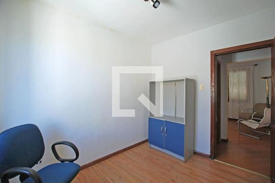 Quarto 1 de apartamento para alugar com 3 quartos, 80m² em Santa Tereza, Porto Alegre