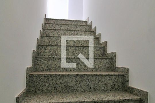 Escada de apartamento à venda com 2 quartos, 76m² em Parque Erasmo Assunção, Santo André