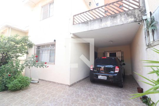 Garagem  de casa à venda com 5 quartos, 220m² em Vila Carbone, São Paulo
