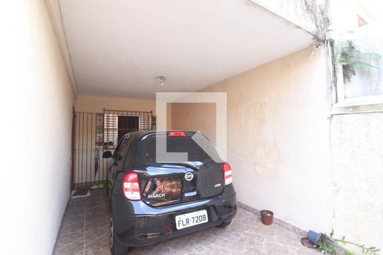 Garagem  de casa à venda com 5 quartos, 220m² em Vila Carbone, São Paulo