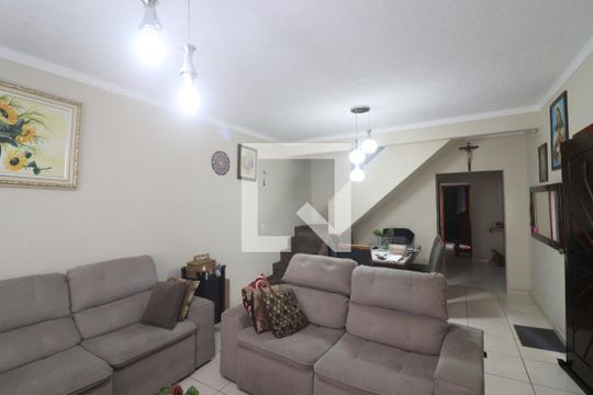Sala  de casa à venda com 5 quartos, 220m² em Vila Carbone, São Paulo