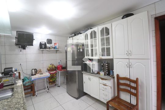 Cozinha  de casa à venda com 5 quartos, 220m² em Vila Carbone, São Paulo