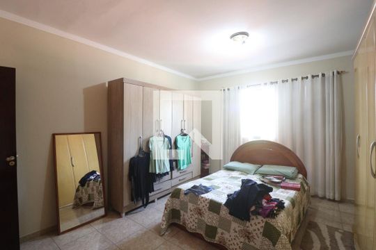 Suíte  de casa à venda com 5 quartos, 220m² em Vila Carbone, São Paulo