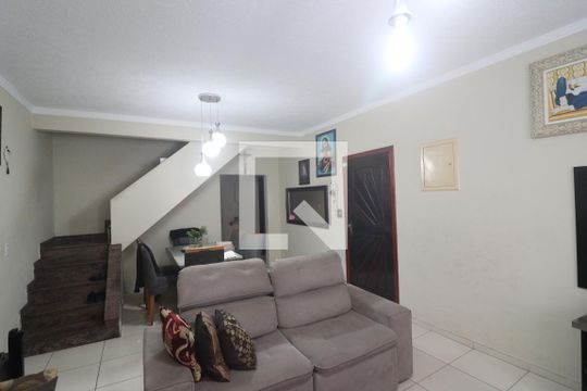 Sala  de casa à venda com 5 quartos, 220m² em Vila Carbone, São Paulo