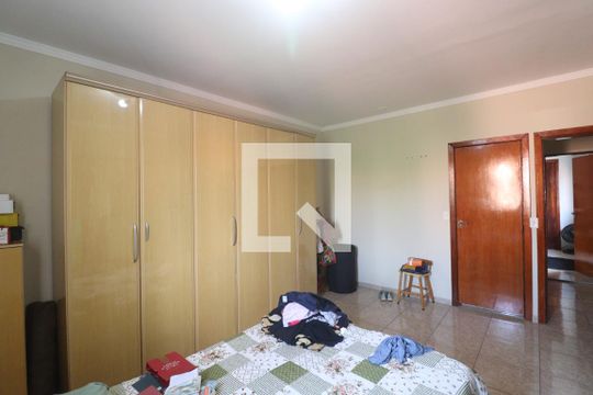 Suíte  de casa à venda com 5 quartos, 220m² em Vila Carbone, São Paulo