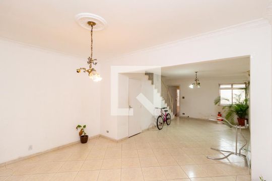 Casa à venda com 3 quartos, 116m² em Vila Cláudia, São Paulo