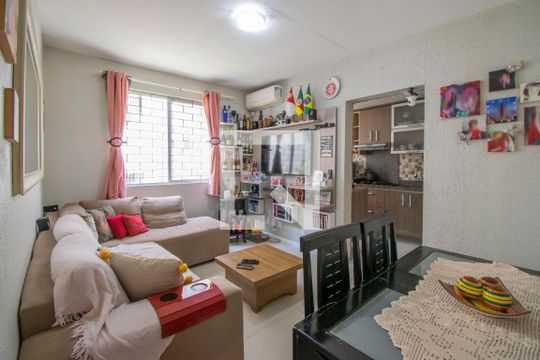 Sala de apartamento à venda com 2 quartos, 52m² em Olaria, Canoas