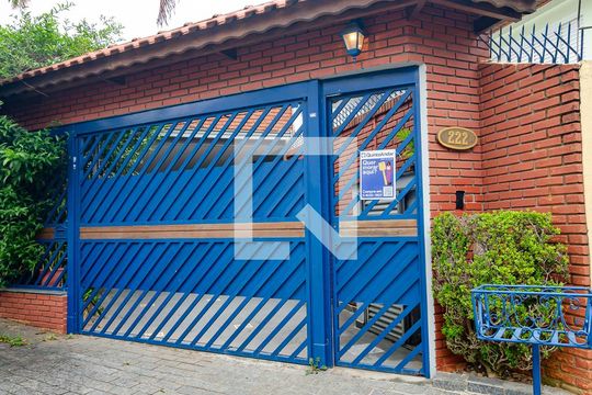 Fachada de casa à venda com 4 quartos, 200m² em Jabaquara, São Paulo