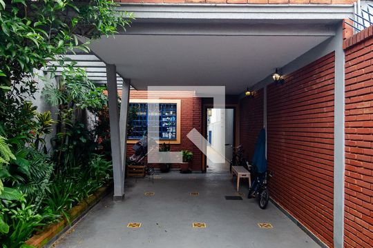 Garagem de casa à venda com 4 quartos, 200m² em Jabaquara, São Paulo