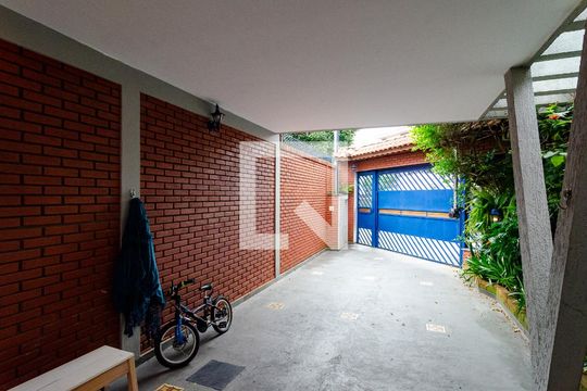 Garagem de casa à venda com 4 quartos, 200m² em Jabaquara, São Paulo