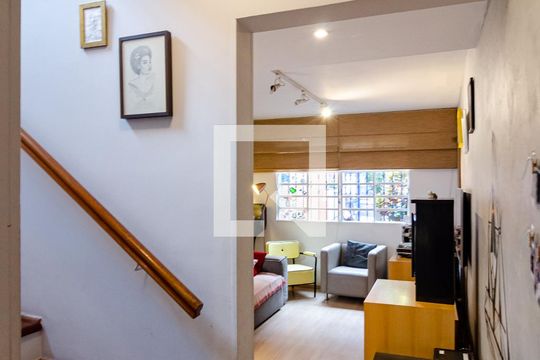 Escadas de casa à venda com 4 quartos, 200m² em Jabaquara, São Paulo