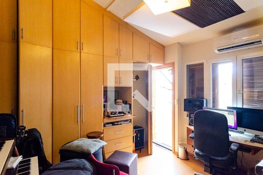 Edícula de casa à venda com 4 quartos, 200m² em Jabaquara, São Paulo