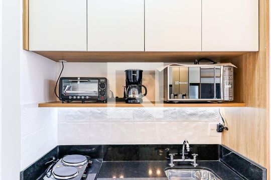 Cozinha de kitnet/studio para alugar com 1 quarto, 21m² em Jardim das Acacias, São Paulo
