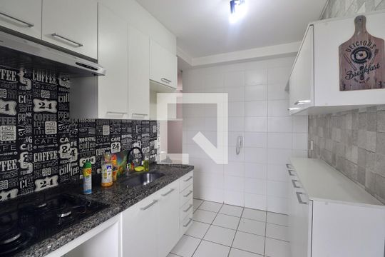 Cozinha de apartamento à venda com 2 quartos, 44m² em Jardim Utinga, Santo André
