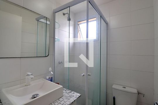 Banheiro de apartamento à venda com 2 quartos, 44m² em Jardim Utinga, Santo André