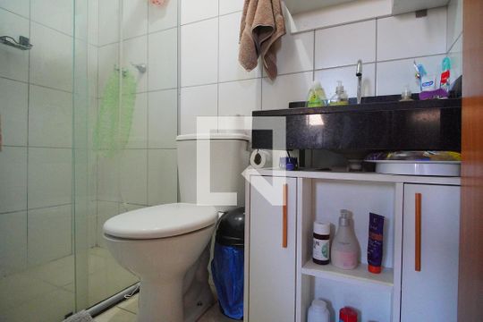 Banheiro de apartamento à venda com 2 quartos, 40m² em Jardim Dona Leopoldina, Porto Alegre