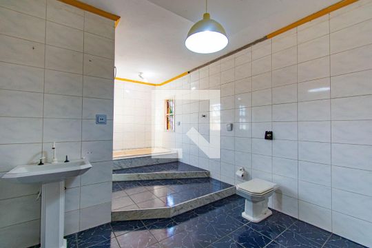 Banheiro de casa à venda com 2 quartos, 200m² em Nossa Senhora das Gracas, Canoas