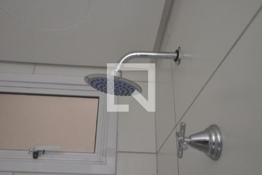 Banheiro de apartamento para alugar com 2 quartos, 51m² em Fátima, Canoas