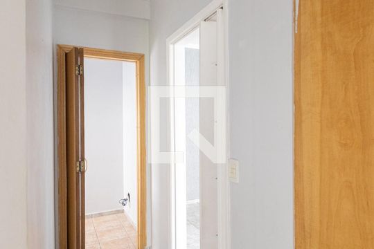 Corredor de apartamento à venda com 3 quartos, 70m² em Vila Gomes Cardim, São Paulo