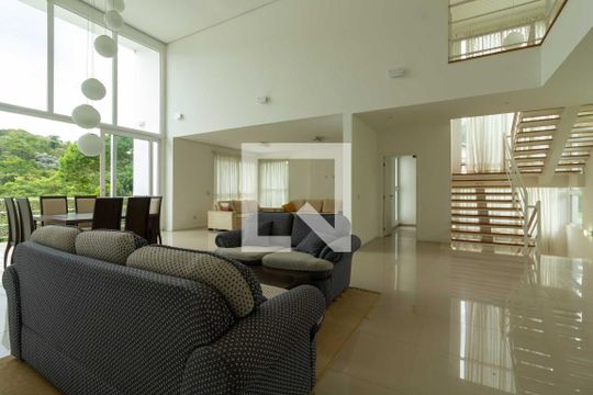 Sala de casa para alugar com 5 quartos, 620m² em Jardim Indaiá, Embu das Artes