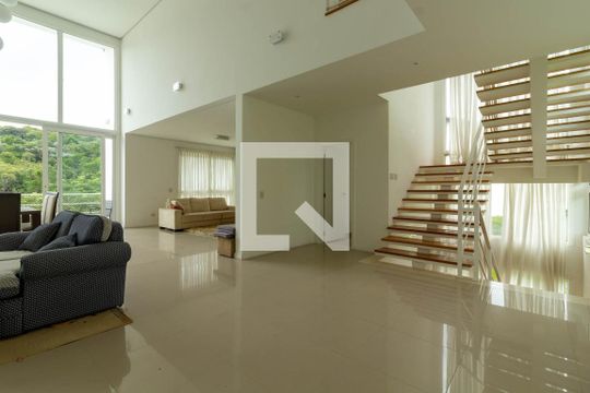 Sala de casa para alugar com 5 quartos, 620m² em Jardim Indaiá, Embu das Artes