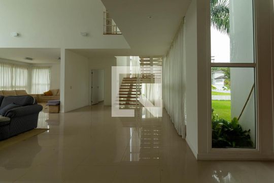 Sala de casa para alugar com 5 quartos, 620m² em Jardim Indaiá, Embu das Artes