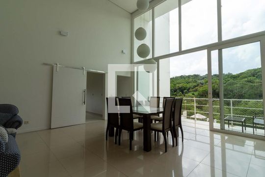 Sala de casa para alugar com 5 quartos, 620m² em Jardim Indaiá, Embu das Artes