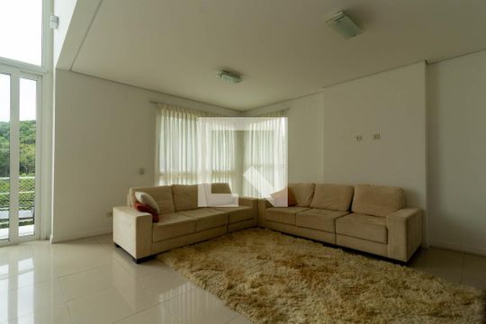 Sala de casa para alugar com 5 quartos, 620m² em Jardim Indaiá, Embu das Artes