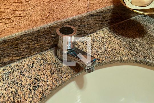 Lavabo de apartamento para alugar com 3 quartos, 188m² em Indianópolis, São Paulo