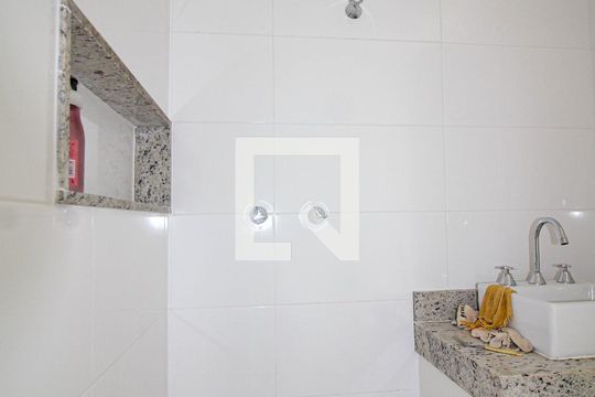 Banheiro da Suíte de apartamento para alugar com 2 quartos, 60m² em Tijuca, Rio de Janeiro