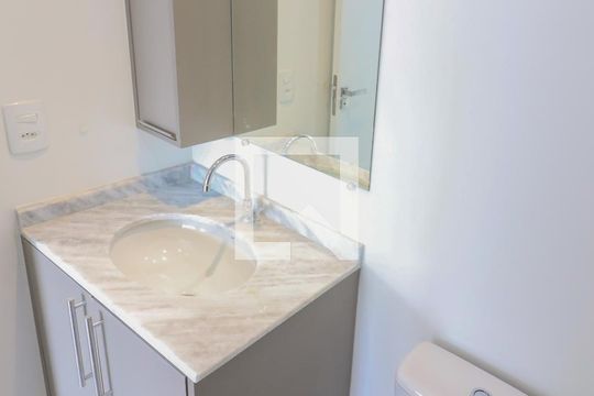 Banheiro de apartamento para alugar com 1 quarto, 32m² em Butantã, São Paulo